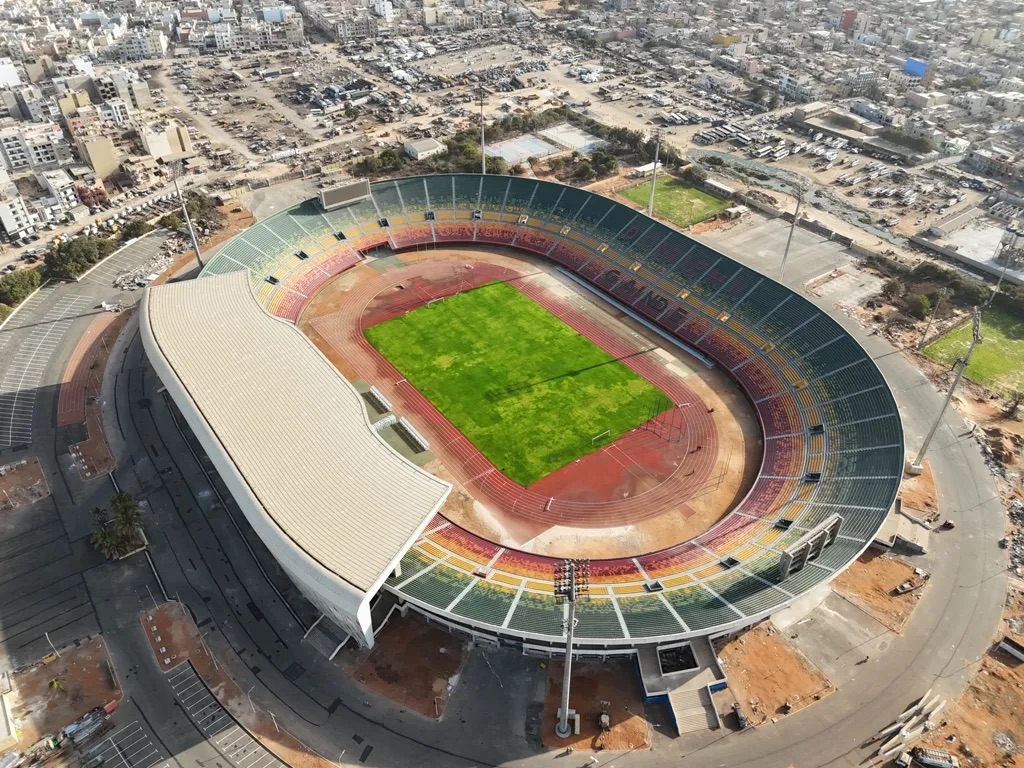 体育场.jpeg 体育场.jpeg